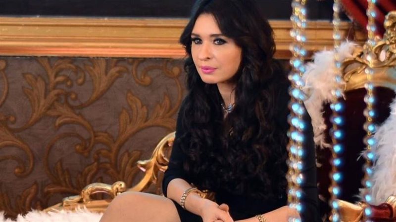 الراقصة دينا