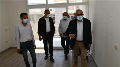 وزير الإسكان يتفقد الحى السكني الثالث 