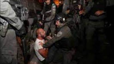 إصابات واعتقالات في صفوف الفلسطينيين عقب اعتداء الاحتلال على وافدين للصلاة 