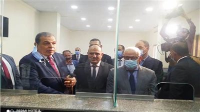 وزير القوى العاملة ومحافظ بورسعيد يفتتحان مركز خدمة 