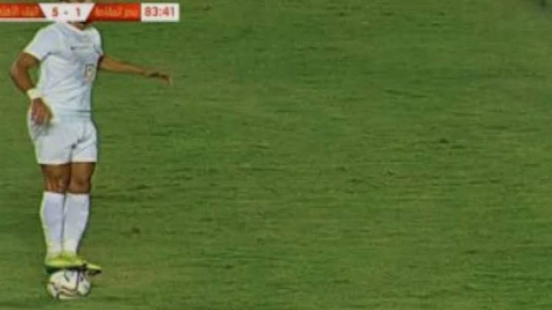 محمد عصام أثناء وقوفه