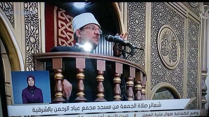 وزير الأوقاف أثناء