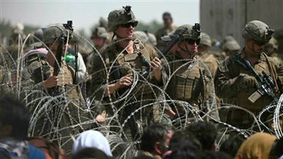 أفغانستان: سقوط ثلاثة قتلى على الأقل قرب مطار كابول مع استمرار رحلات الإجلاء