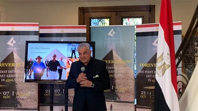 زاهي حواس يلقي محاضرة عن الاكتشافات الأثرية في لوس أنجلوس بأمريكا