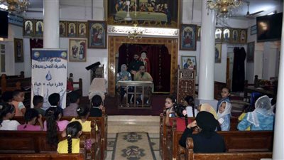 توعية رواد كنيسة الأنبا شنودة بسوهاج بمشروعات صرف صحي 