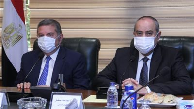 وزيرا الطيران وقطاع الأعمال يبحثان تنفيذ مشروع رأس جميلة بشرم الشيخ