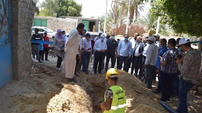محافظ المنيا يضع حجر الأساس لأعمال إنشاء محطة معالجة قرية برمشا