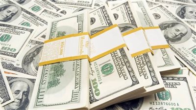 أسعار الدولار تتراجع أمام الجنيه المصري في التعاملات المسائية