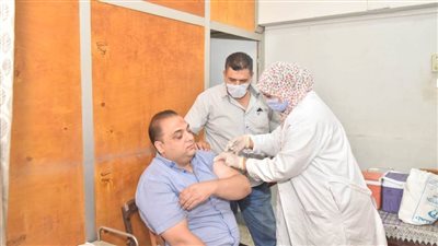محافظ أسيوط يعلن انطلاق حملة لتلقي لقاح فيروس كورونا المستجد