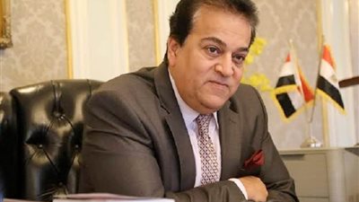 وزير التعليم العالي يشدد على سرعة تنفيذ الجامعات بتطعيم عناصرمنظومتها ضد كورونا