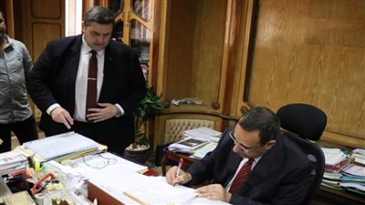 محافظ شمال سيناء يعتمد نتيجة الدور الثاني للشهادة الإعدادية بنسبة 100% 