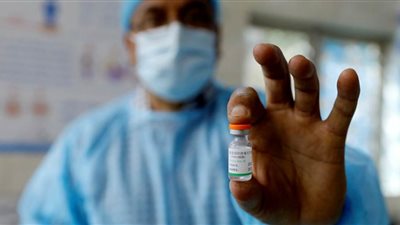 ما الأعراض الجانبية التي تظهر على متلقي لقاح فيروس كورونا ؟ 