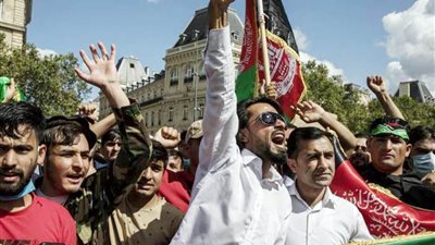 مئات الأفغان يتظاهرون في باريس للمطالبة بإنقاذ عائلاتهم