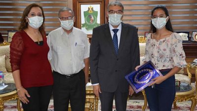 محافظ المنيا يكرم الرابعة مكرر على مستوى الجمهورية بالشهادة الثانوية