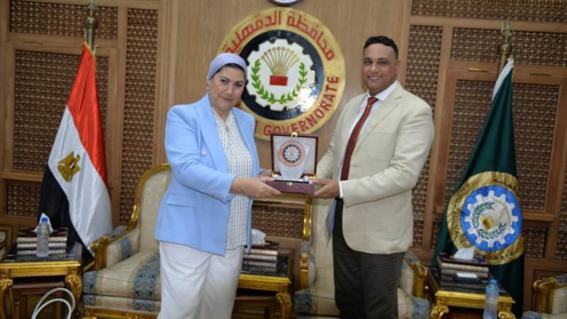 محافظ الدقهلية ومقررة