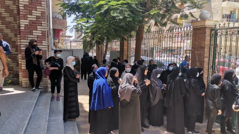 الأهالي في جنازة