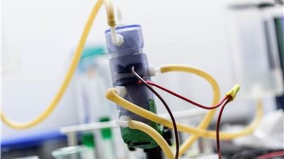 بطارية تستخدم نفايات نووية لإنتاج الكهرباء لتجنب الشحن المتكرر