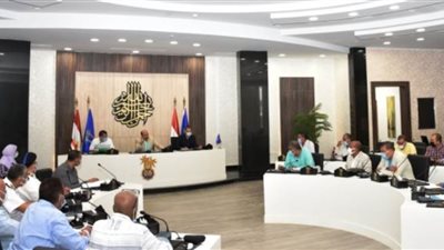 محافظ أسوان يطالب بالاستعداد الجيد للموسم السياحي القادم والارتقاء بالخدمات