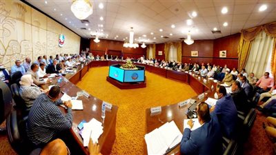 محافظ البحيرة يؤكد تعظيم جميع موارد الدولة ودفع العمل بكل المشروعات 