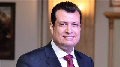 سيد سعيد يكتب.. طبيب تخدير يقوم بالتشخيص وإجراء العمليات بمركز طبي 