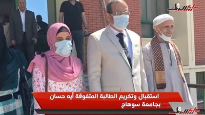 تفاصيل لقاء رئيس جامعة سوهاج مع طالبة طما المتفوقة بعد استغاثتها