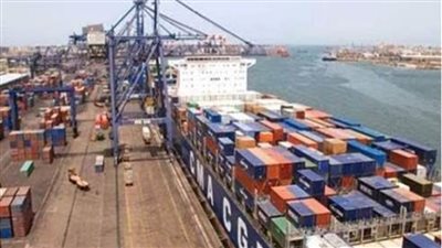 انتظام حركة الملاحة وتداول البضائع بميناء الإسكندرية