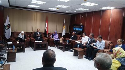 التنسيق بين مديريتي التعليم والصحة بسوهاج لتطعيم المعلمين بلقاح كورونا