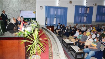 محافظ سوهاج يلتقي مدير أحد مشروعات التنمية المحلية