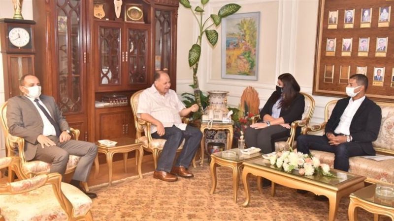 محافظ أسيوط يلتقى