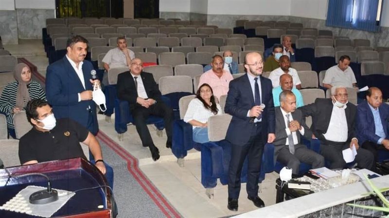 جانب من لقاء المحافظ