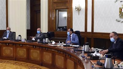 رئيس الوزراء يتابع الموقف التنفيذي لمشروع القطار الكهربائي السريع 