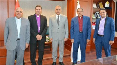 محافظ سوهاج يستقبل رئيس المجمع العام لكنائس نهضة القداسة بمصر