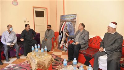 محافظ أسيوط يقدم واجب العزاء لأسرة الشهيد البطل 