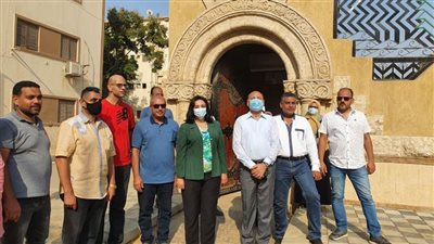 نائبة وزير السياحة والآثار  تتفقد شجرة مريم