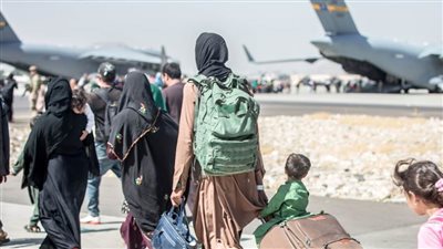 عاجل| مقتل 13 شخصًا في تفجير انتحاري بمطار كابول.. وبايدن يجتمع مع 