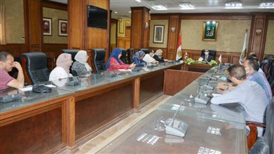 نائب محافظ سوهاج يعقد اجتماعًا مع أعضاء وحدة 