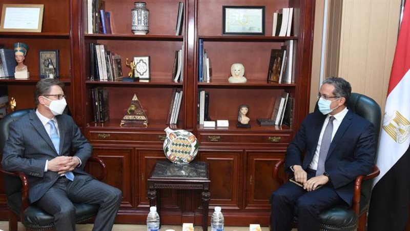 وزير الآثار يستقبل