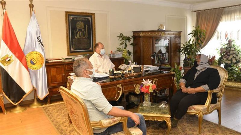 محافظ أسيوط يلتقي