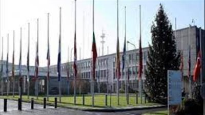 ناتو: تنكيس أعلام الدول الأعضاء إلى النصف فوق مقر المنظمة ببروكسل