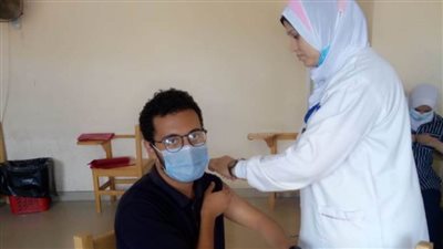 تطعيم منتسبى جامعة بنها في معمل الباثولوجيا الإكلينيكية بالمستشفى الجامعي