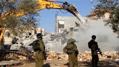 بلدية الاحتلال تجبر عائلة مقدسية على هدم منازلها