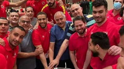 شاهد.. يد الأهلي يحتفل بعيد ميلاد نجم الفريق في المغرب