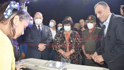 وزيرة الثقافة: 