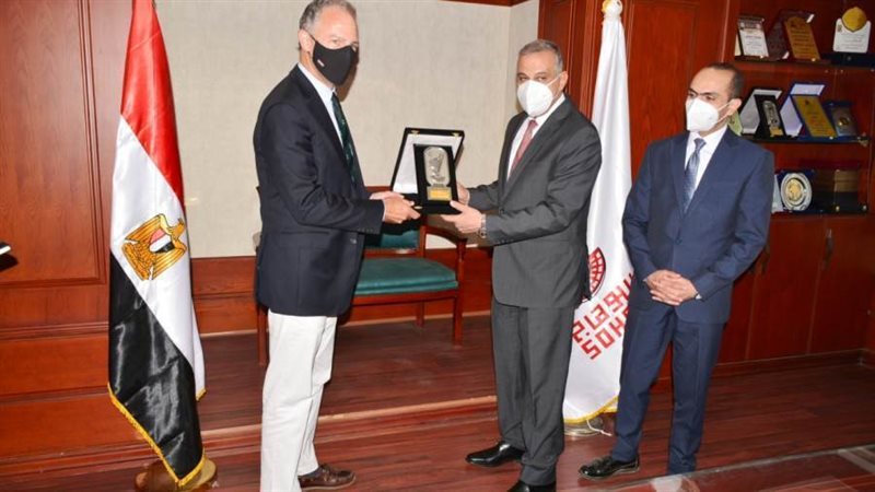 محافظ سوهاج يستقبل