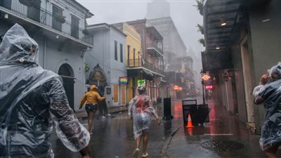 الرئيس الأمريكي يأمر بتقديم مساعدات اتحادية عاجلة لمتضرري إعصار إيدا