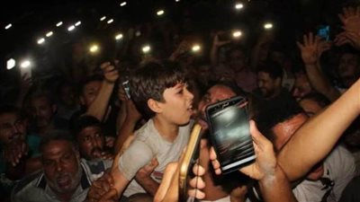 عاجل|الداخلية تبث فيديو لعملية تحرير الطفل المختطف والقبض على الجناة (فيديو)