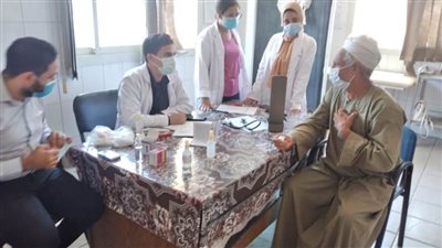 جامعة سوهاج تطلق قافلتها الطبية المجانية لقرية كوم إشقاو بطما وتعالج ٨٠٠ مواطن