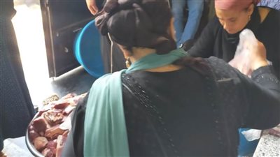 أول رد فعل من أسرة طفل المحلة بعد تحريره..تذبح عجلا وتوزع اللحوم