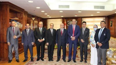 رئيس هيئة النيابة الإدارية يستقبل رئيس نادي القضاة 