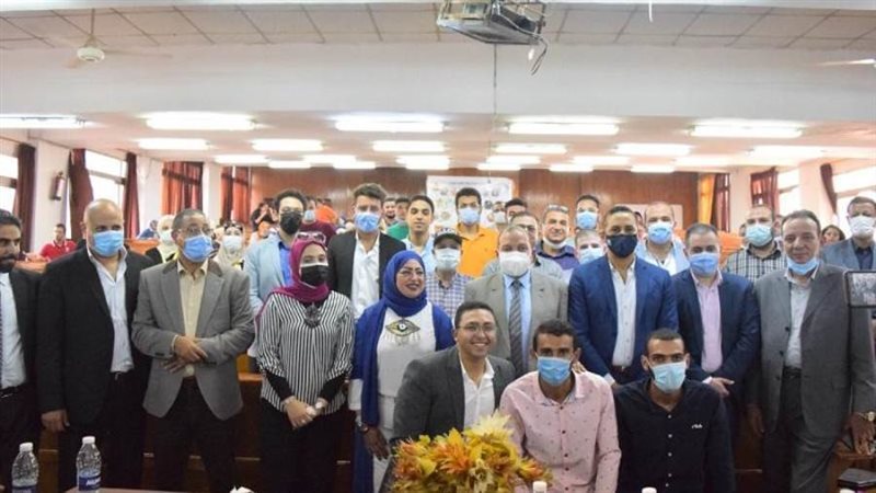 الدكتور منصور حسن